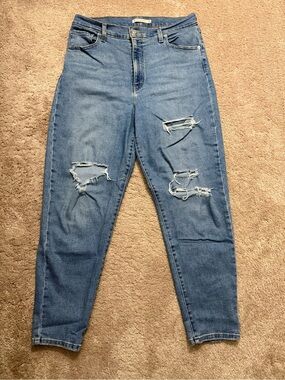 Levi’s - High Waisted Mom Jeans - 32